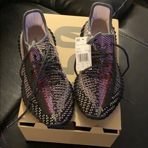YEEZY 350 V2